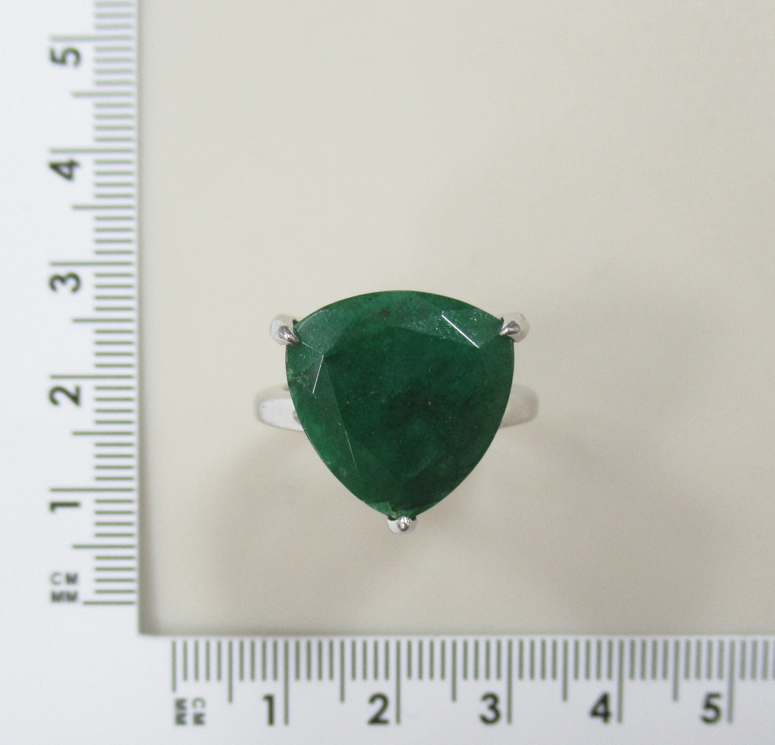 Серебряное кольцо с бериллом